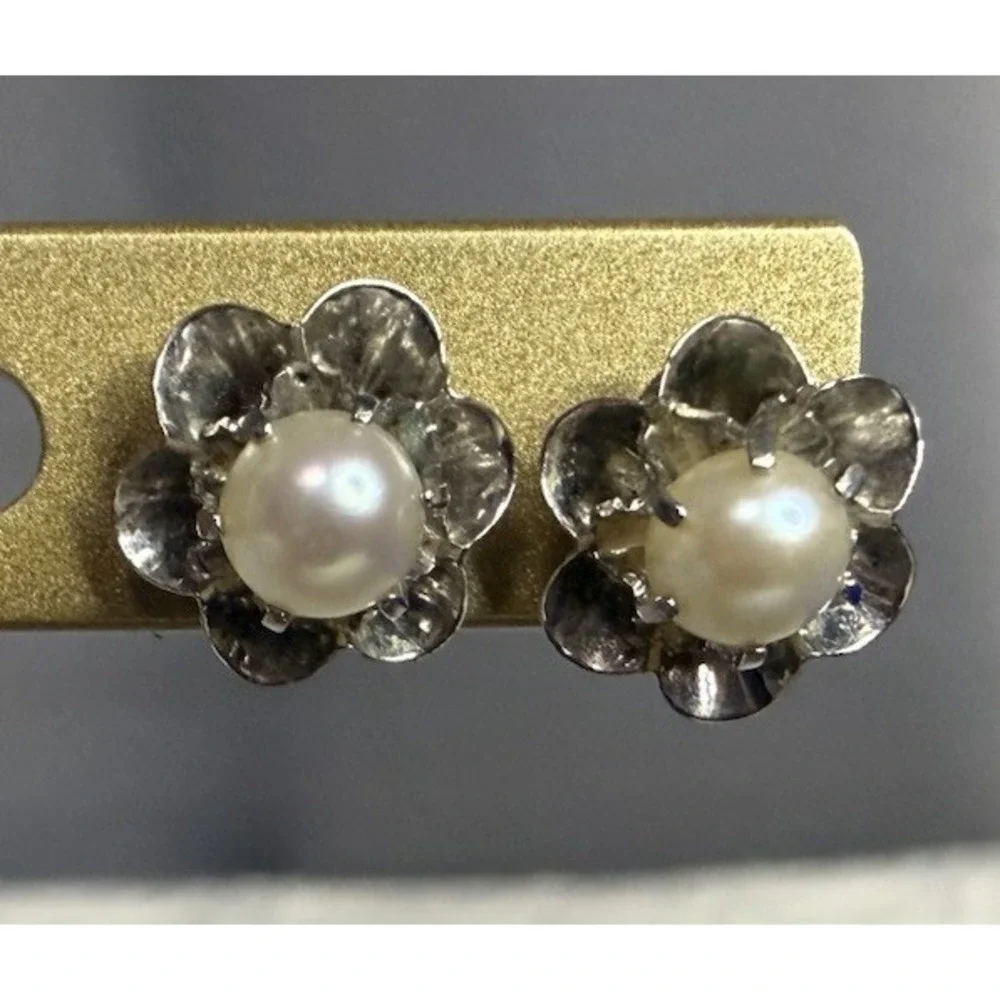 925 Silver Natural Pearl Stud Earrings Unique Flower Design Ruffled